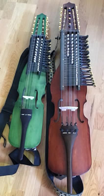 Miniharpa och vanlig nyckelharpa